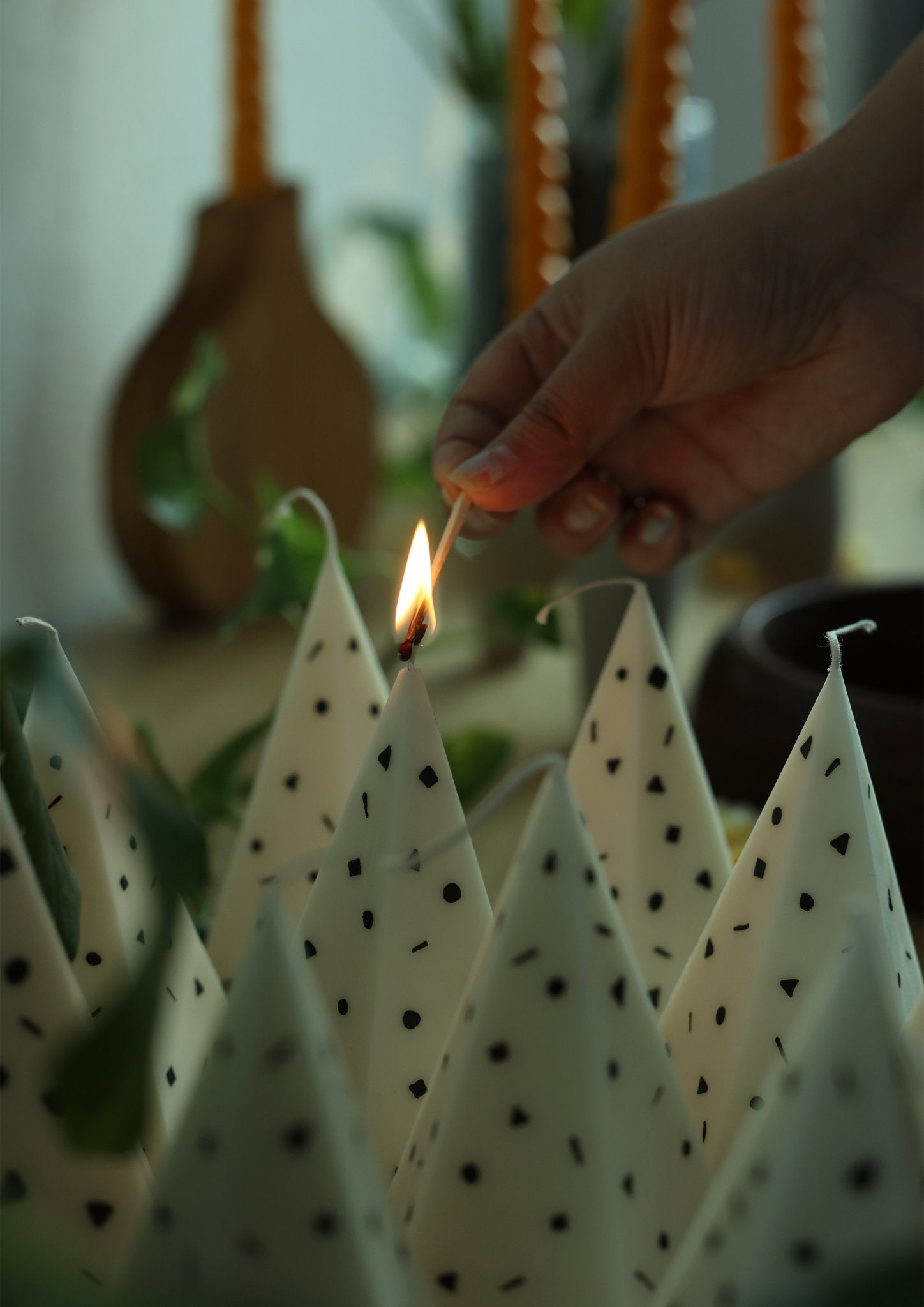 Parva | Pyramid Handmade Hand - painted Soywax candle - House of Dhara